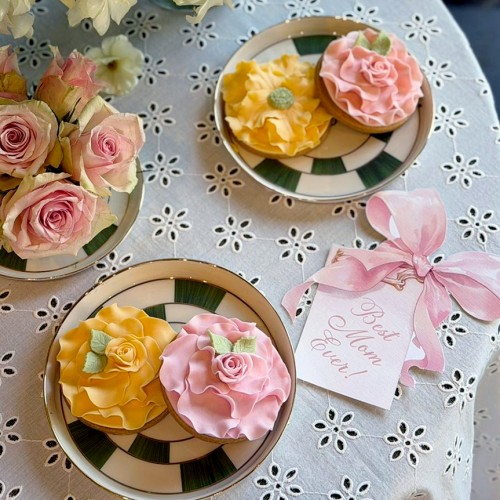 Anneler Günü’ne Özel Pembe ve Sarı Tasarım Cookie