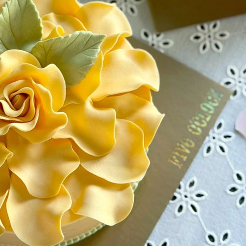 Anneler Günü’ne Özel Sarı Tasarım Pasta 