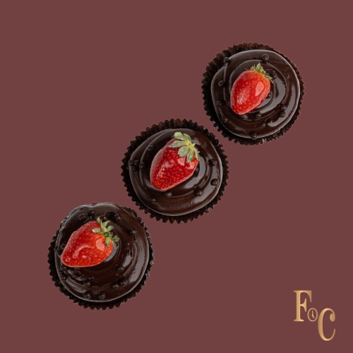 Çilekli Bitter Çikolatalı Cupcake