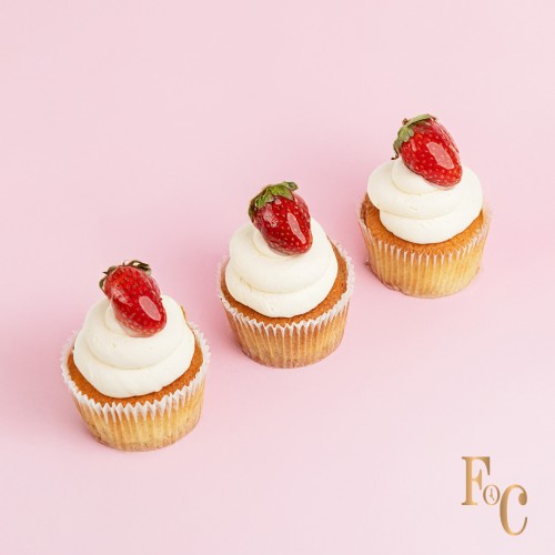Çilekli Beyaz Çikolatalı Cupcake